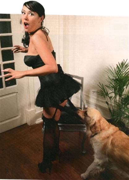 foto de zoofilia - mulher fazendo sexo com cachorro