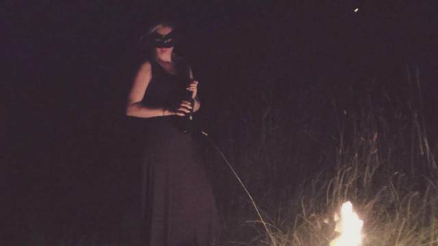 fodas com animais cabeluda peluda  sexo com animais mulher de quatro pro cachorro cavalo gozando na buceta zoofilia selvagem Mulher Transando Com Cachorro