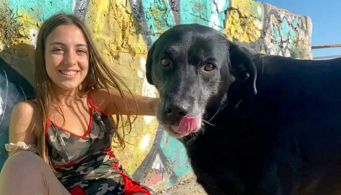 Portuguesa com tesão dando a buceta pro cachorro zoofilia pesada