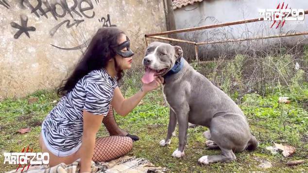 cabeluda DVDs dogbond Porco Comendo Cuzinho De Mulher Quarentona Cachorro dá um nó na buceta da e engata o pinto até gozar art of zoo filmes zoofiliade  brasileirinhas