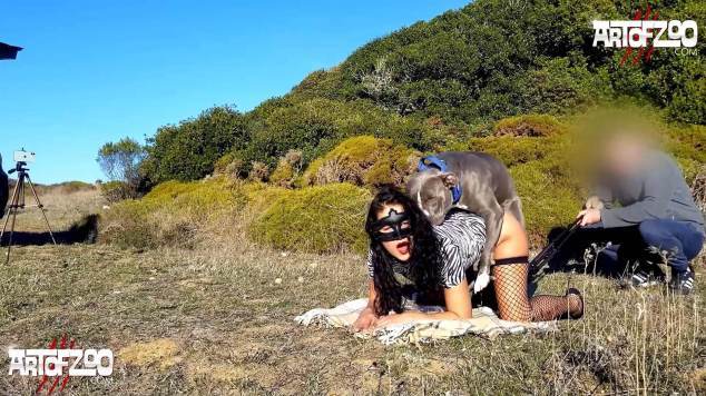 cabeluda DVDs dogbond Cachorro fodendo com uma loira muito gostosa cavalo mete com força na buceta mulher de quatro pro cachorro mulher chupando a pica do cachorro